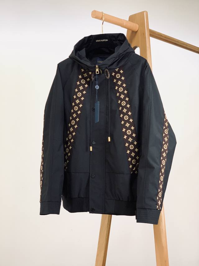 Louisvuitton 2025Ss Early Spring New Product Hooded Jacket Windbreaker. What a m