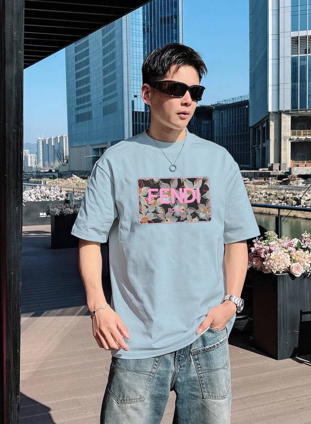 Fend* Fendi 25S new trendy round neck T-shirt is a must-have for fashionistas. S