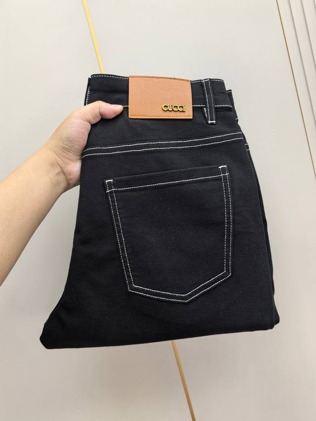 Gucci, the latest men's jeans for spring and summer 2025! Heavy washed denim fab