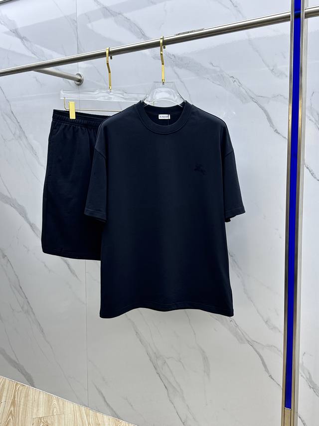 Burberry* The latest suit for the spring and summer of 2025, men's and women's t
