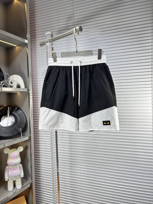 Fend* Fendi SS25 new summer men's casual shorts, a versatile item, elastic waist