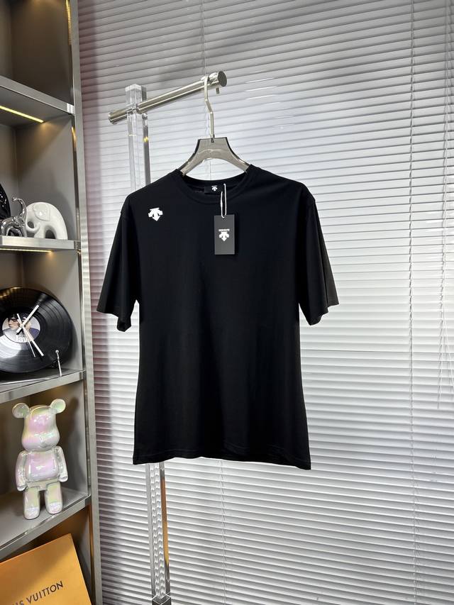Desc*Descente Ss25 summer new style chest printed round neck short sleeve T-shir