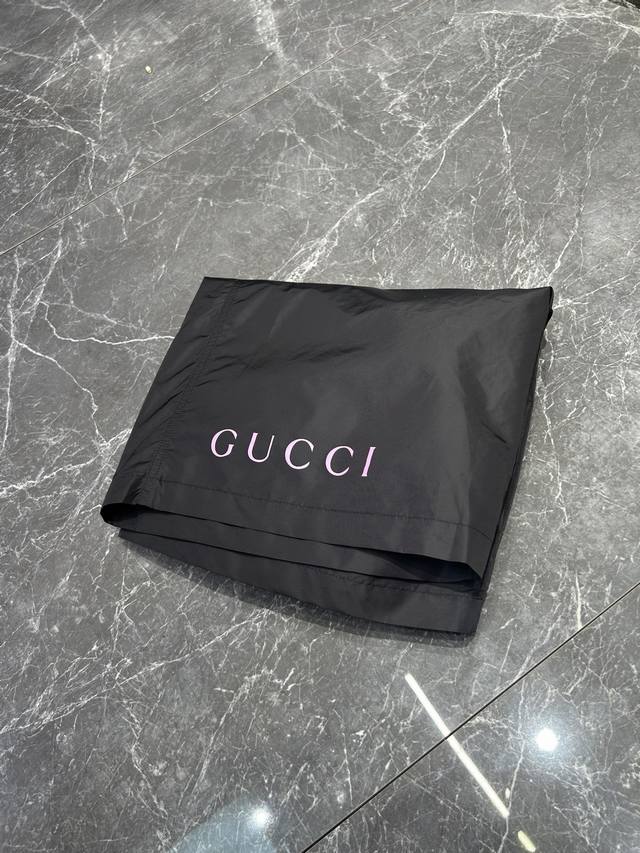 Gucci 25Ss Spring/Summer Series Shorts! Made of plain twill material, with a var