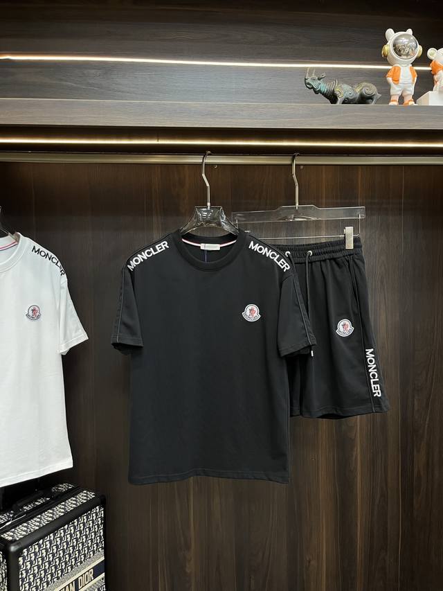 Moncler Early Spring 2025 latest fashion designer short-sleeved shorts suit, wit
