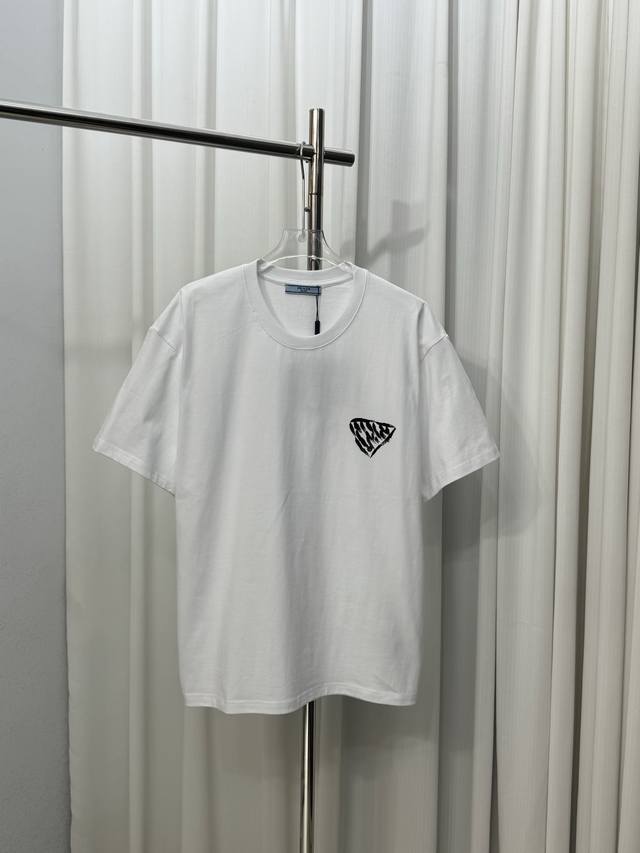 Prada 2025 new style spray-painted letter logo couple short-sleeved T-shirt Orig