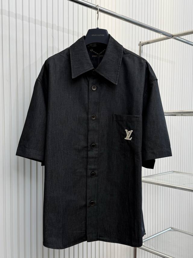 Lv Louis letters embroidered cotton denim black short-sleeved shirt Size: SML Xl