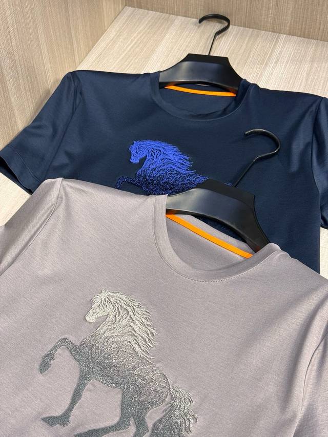 The latest 2025 spring and summer horse toothbrush embroidered men's round neck