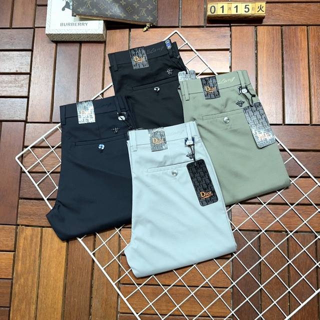 Dior new products are available at the counter. The best casual pants in the phy