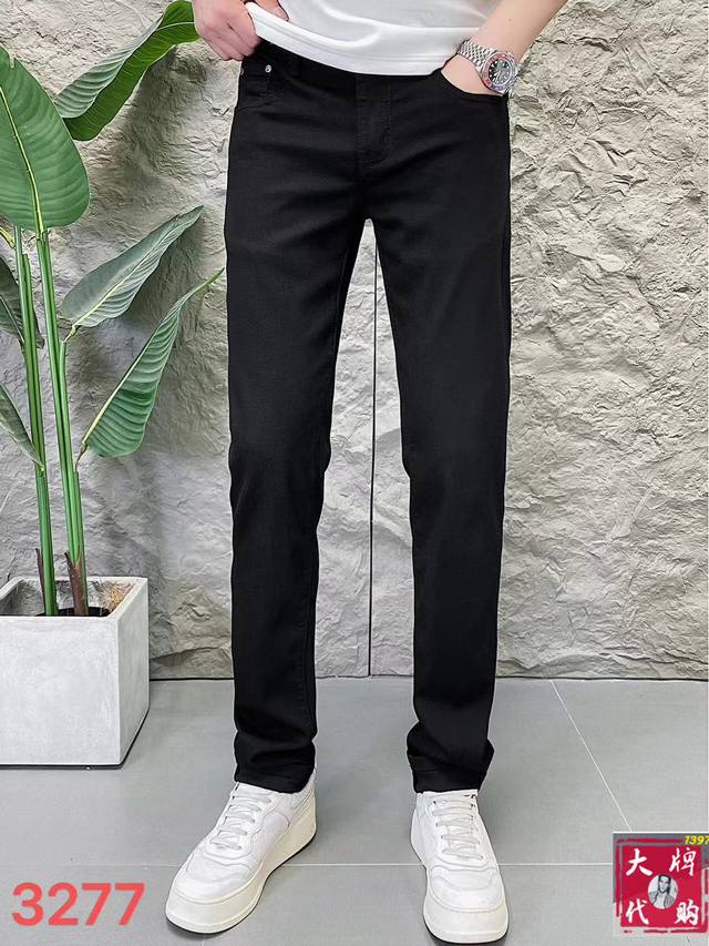 Cavalli's latest spring and summer counter series High-end custom-made slim-fit