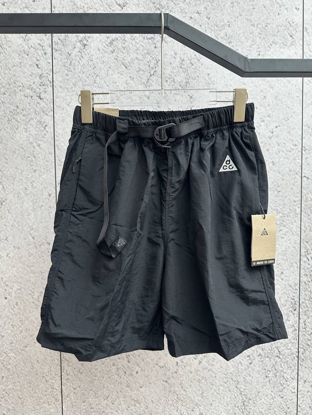Acg Logo breathable black functional shorts A perfect fit, these shorts are supe