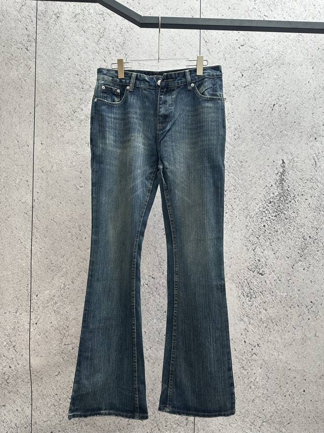 Classic denim from Balenciaga! Slightly flared, with casual and free lines, full