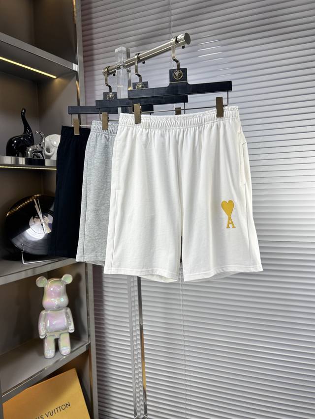 Ami* Ss25 summer men's casual shorts are a versatile item with elastic waist dra