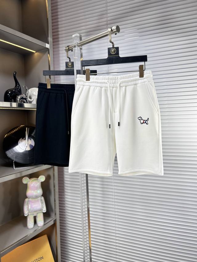 Tb*Tom Ss25 men's casual shorts, a versatile item, with elastic waist drawstring