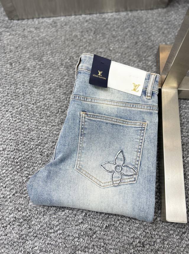 Lv*Louis Ss25 Spring and Summer new men's jeans with good elasticity. Exclusivel