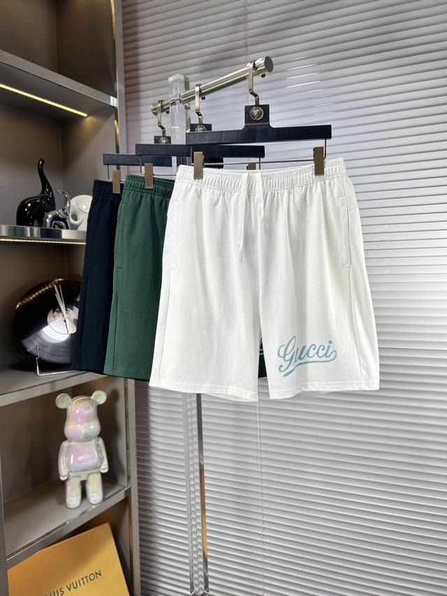 Gucc*Gucci Ss25 summer men's casual shorts are a versatile item, with elastic wa