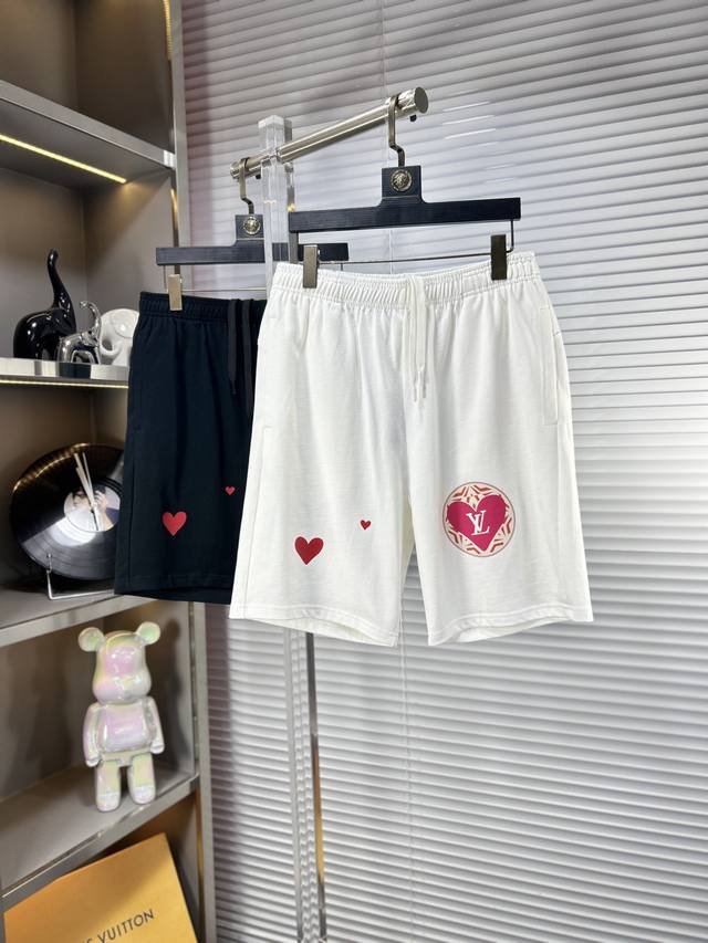 Lv*Louis Ss25 summer men's casual shorts, a versatile item, elastic waist drawst
