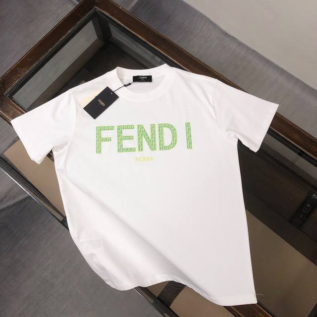 Fendi Fendi's latest spring and summer couple short-sleeved T-shirts are fully c