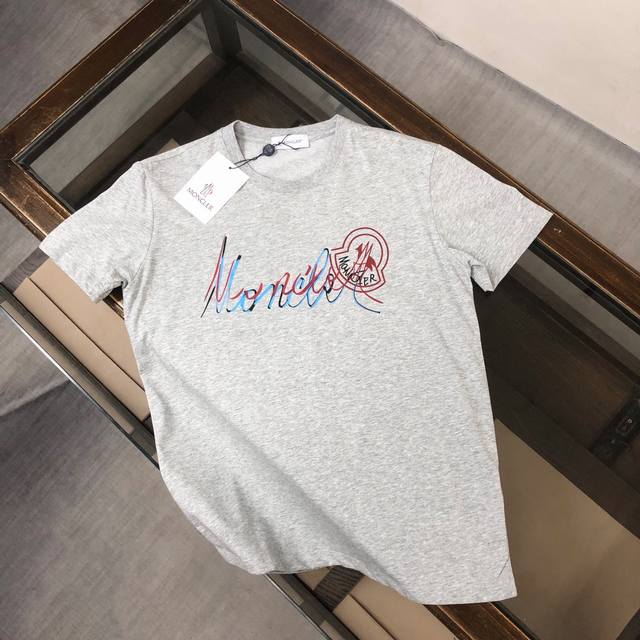 Moncler's latest couple short-sleeved T-shirt ~ Characteristic brand letter prin