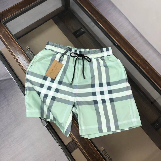 Burberry's latest 2025 shorts and beach pants are a must-have for beach travel a