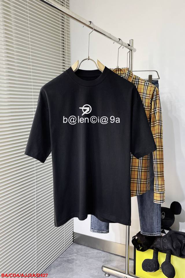 D427 Balenciaga's new double-layered letter-printed short-sleeved T-shirt. The l