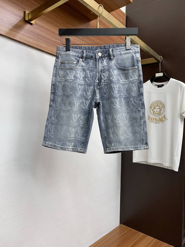 Louis Vuitton 25th spring and summer new casual denim shorts are neatly cut and
