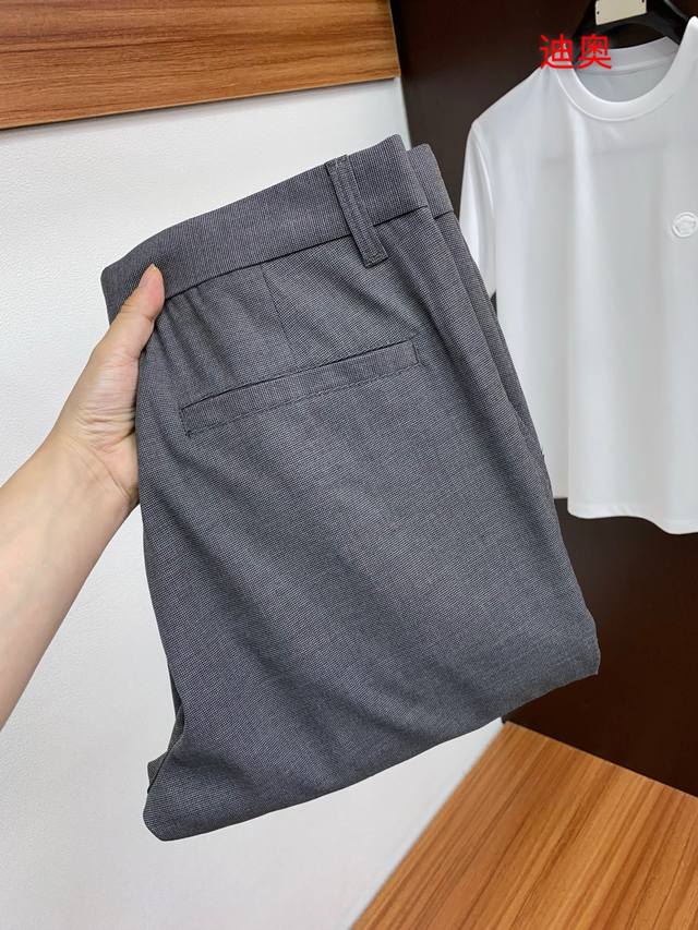 Dior's new casual pants for spring and summer 2025 are neatly cut and full of ur