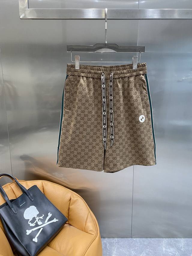 Gujia Gucci brown check shorts, classic brown check, full of retro feeling, is a