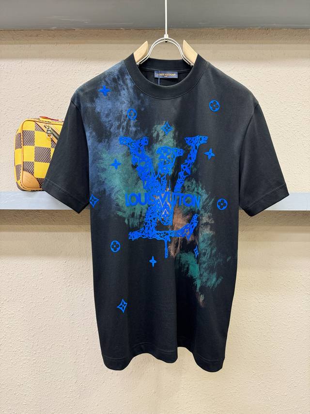 Lv 2025 Spring and Summer new short-sleeved T-shirt! Fashionable and casual shor