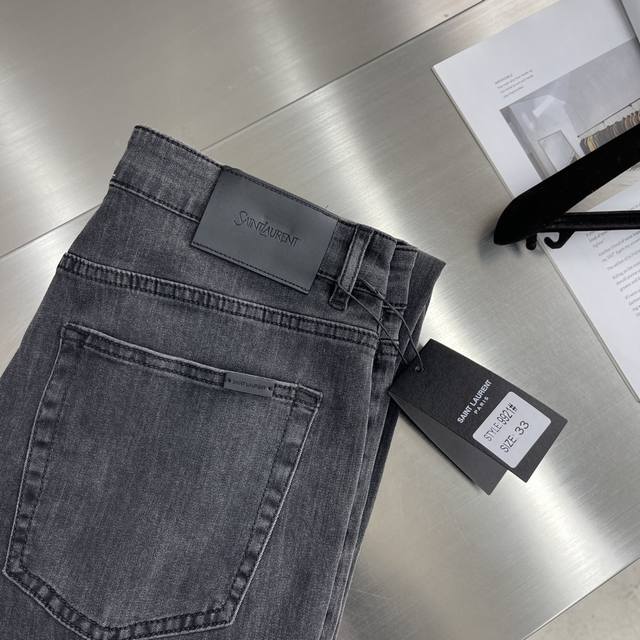 Slss is comfortable to wear and does not have too many restrictions on matching.