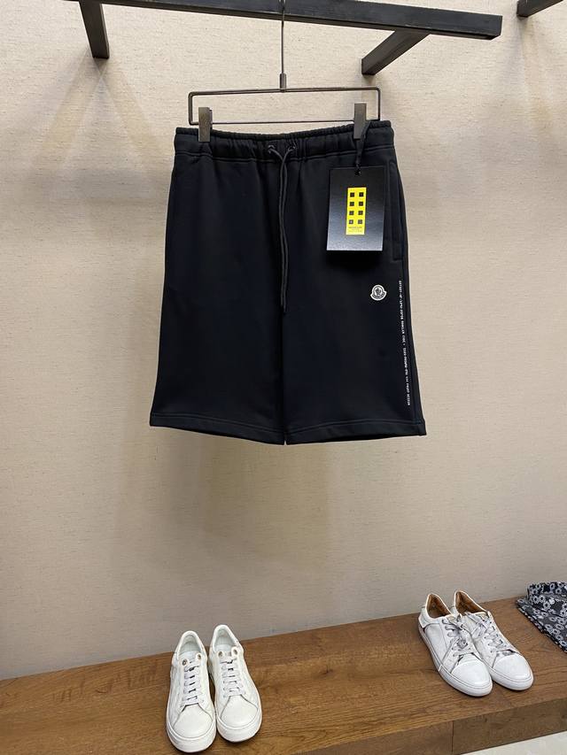 Moncler, Hiroshi Fujiwara joint cotton badge shorts Fabric selection: Made of 10