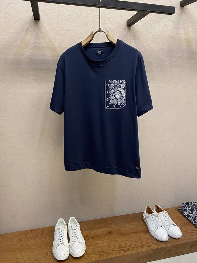 Fendi, coral flower print short-sleeved T-shirt Fabric selection: is woven with