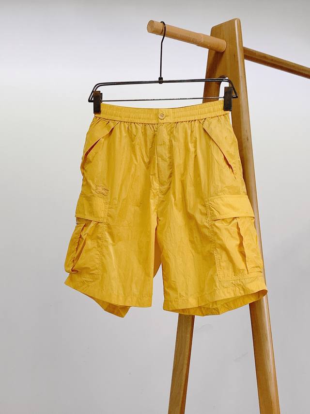 Burberry Nylon Work Shorts Made of selected dyed nylon fabric, decorated with th