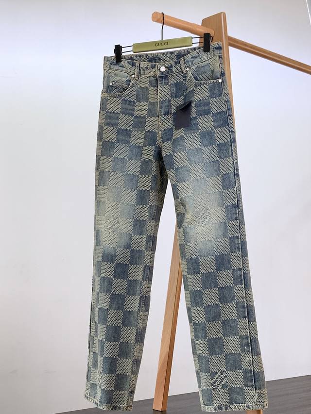 Louisvuitton checkerboard nostalgic denim trousers. This classic denim jacket fe