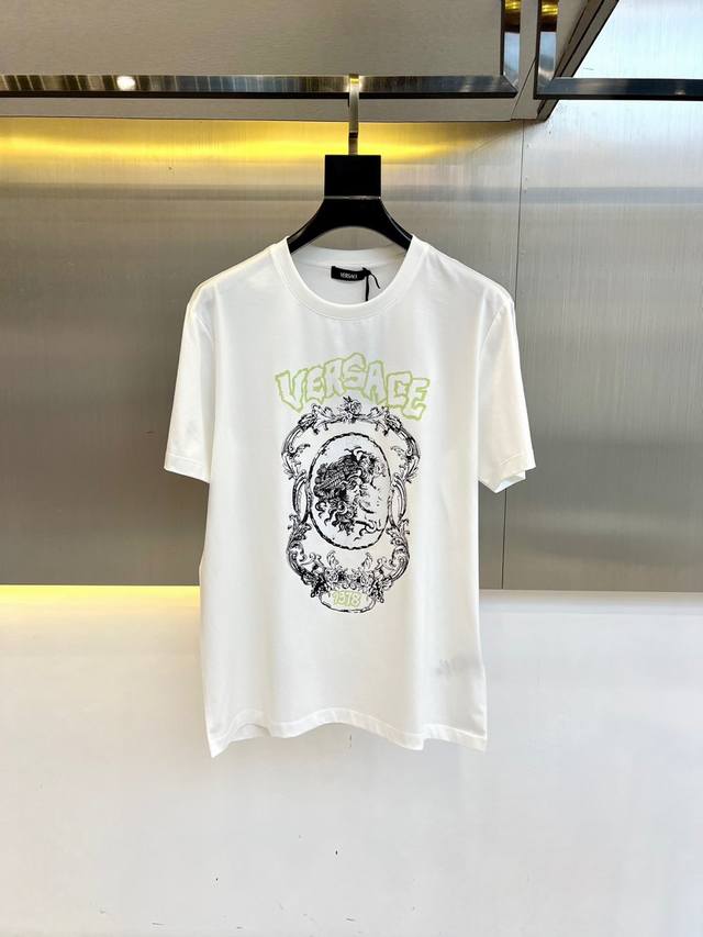 Versace, 2025 spring and summer new series items are online, a very fashionable