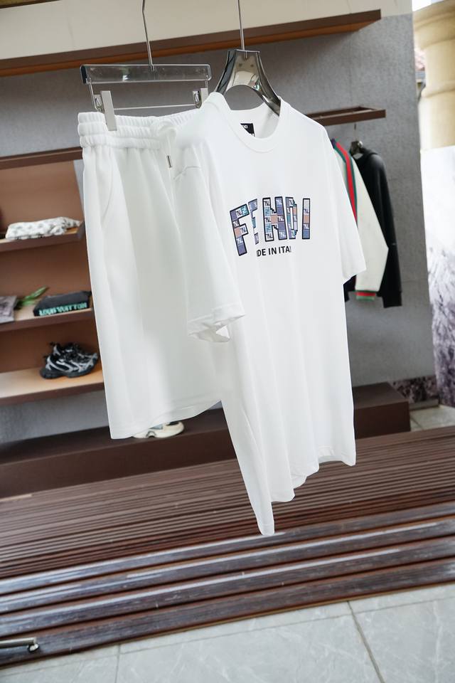 Fendi - Fashionable thin casual jacket and shorts set. Made of high-density pure