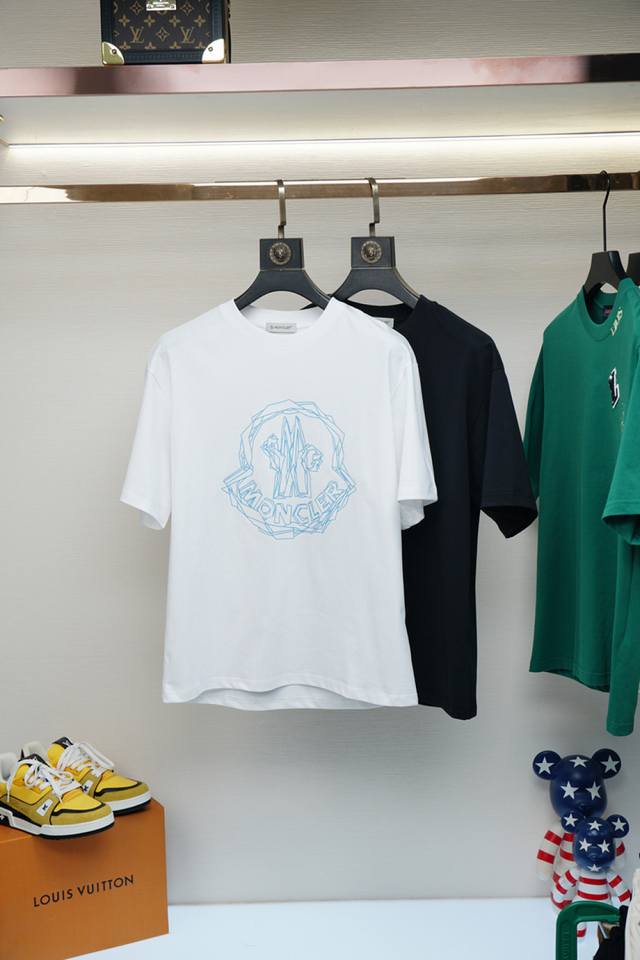 Moncler - High-end ready-to-wear, the favorite style of mature and young men, th
