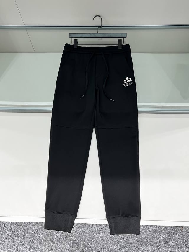 Details of the casual sweatpants are of high quality, with custom original fabri