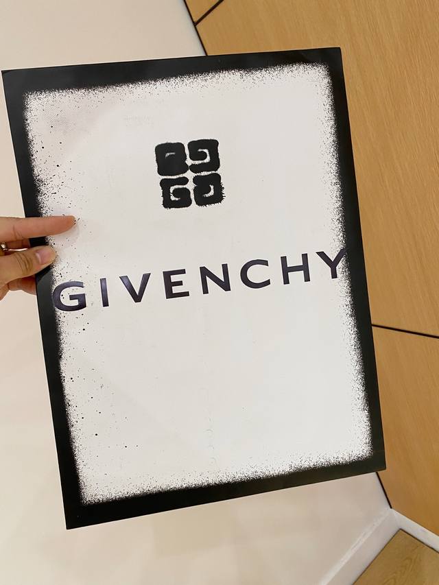 Givenchy 25Ss New product in paper box packaging! Round neck short-sleeved T-shi
