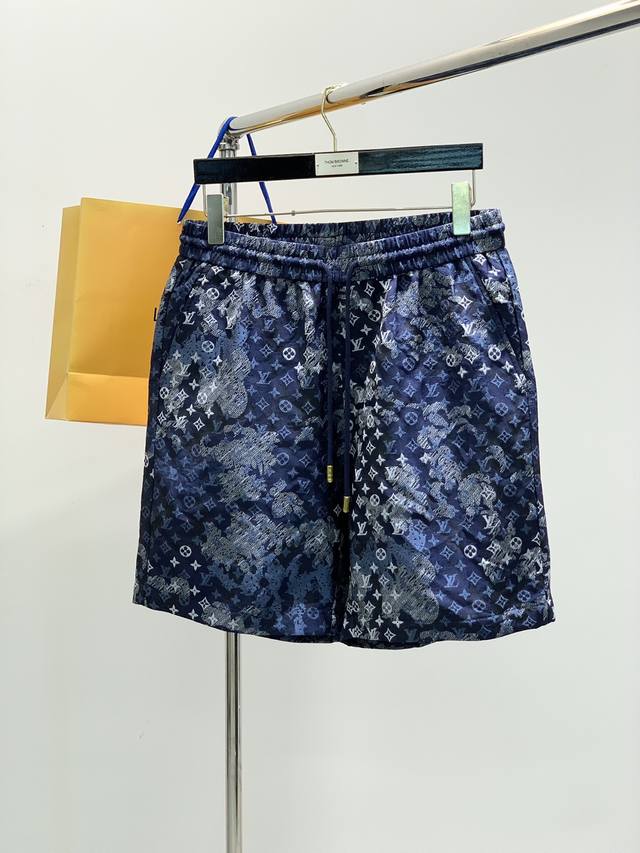 One set, Louisvuitton, the latest model for spring 2025, available at the counte
