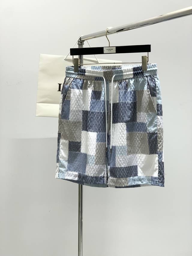 One set, Loewe, the latest model for summer 2025, available at the counter, orig