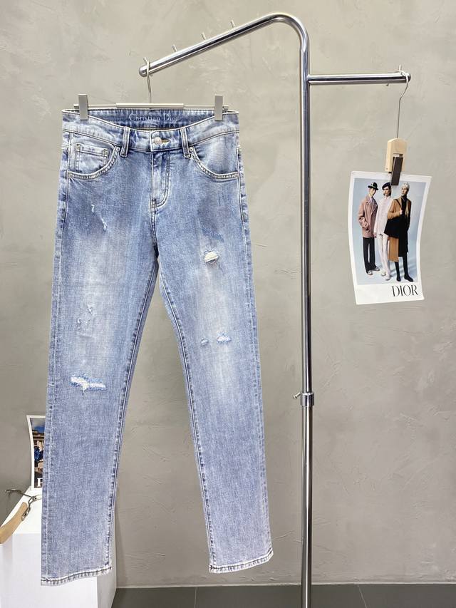 A high-end version of the new casual jeans exclusively available from Dior! Cust