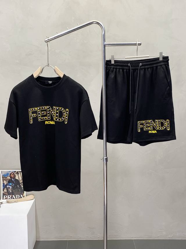 suit. Fendi's exclusive spring and summer men's short-sleeved suit. A must-have