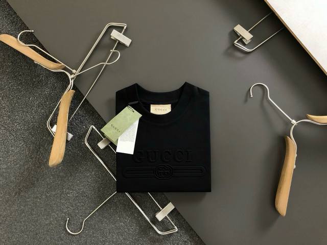 Gucci*Gucci T-shirt. Unisex! 25 Spring and Summer top three-color embossed lette
