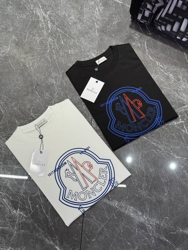 Mon 25Ss new summer round neck short sleeves! The brand logo is recognizable and