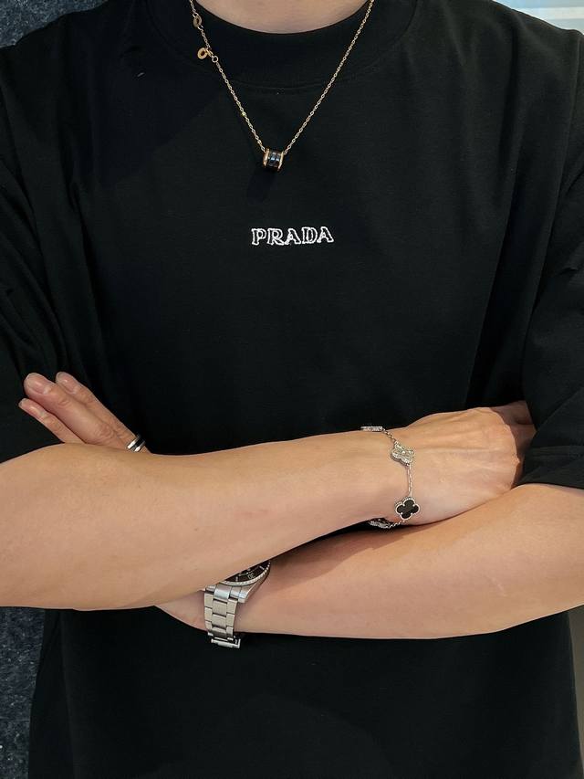18 promotional items are 20% off. Prada 2025 new craftsmanship two-color embroid