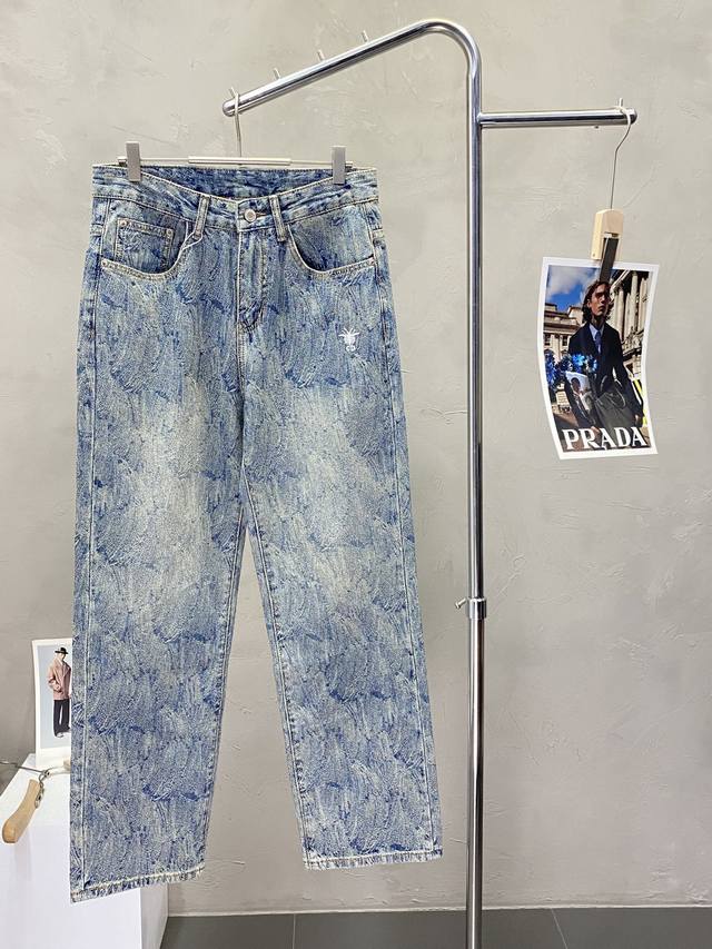 A high-end version of the new jeans exclusively available from Dior! Custom-made