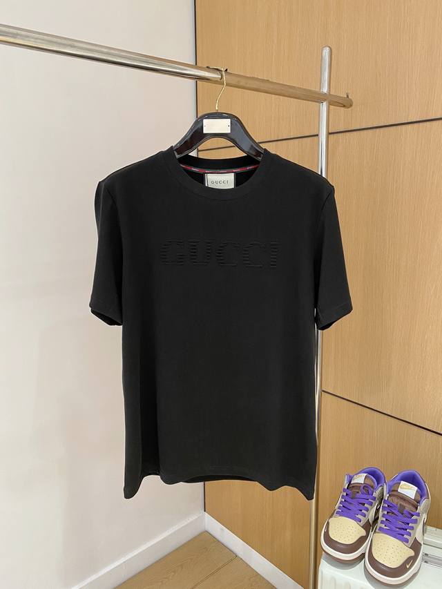 New Gucci 2025Fw Spring and Summer new round neck base outerwear T-shirt, emboss