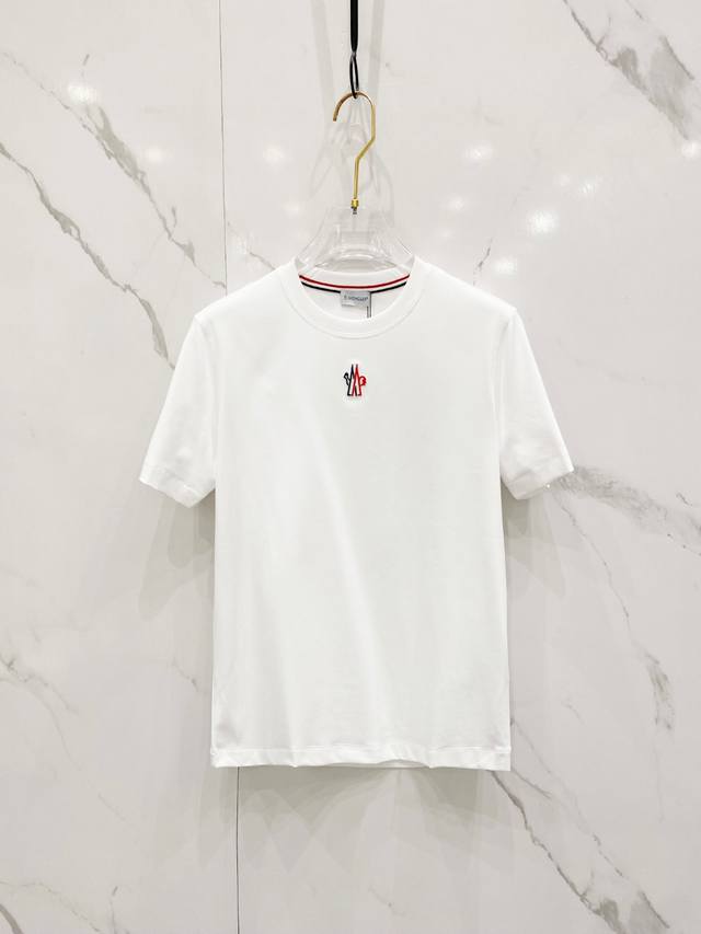 Moncler 2025 Spring and Summer new models are launched in the counter. The lates
