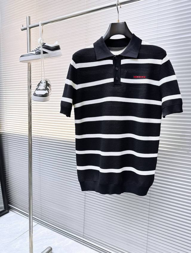 Prada 25Ss new knitted short sleeves, super classic design, simple without any e