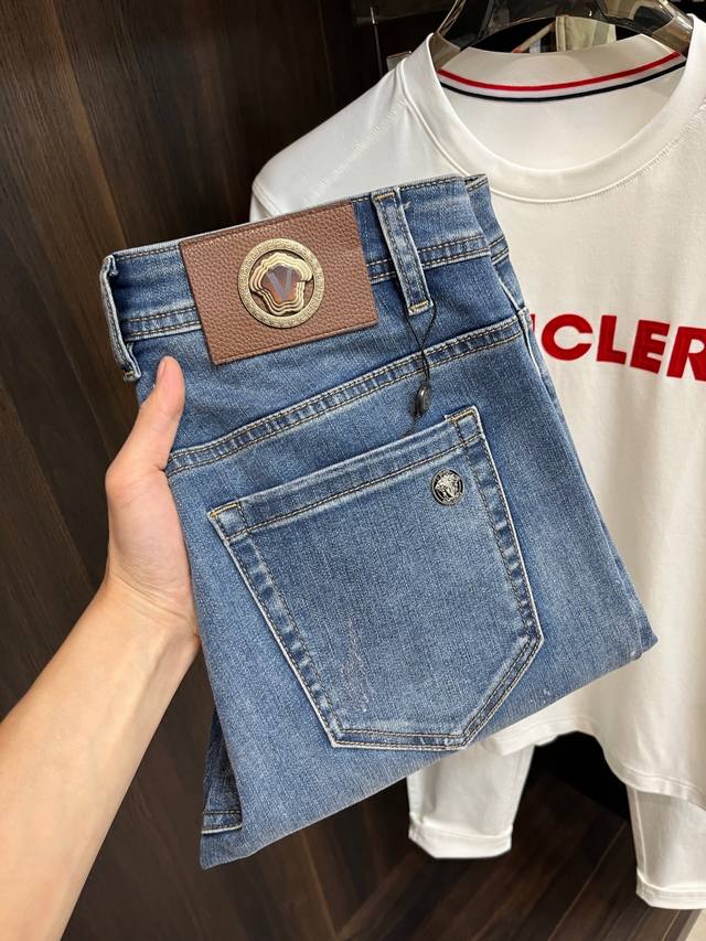 Mainly promote Versace exclusive new Versace trendy men's fashion casual jeans,